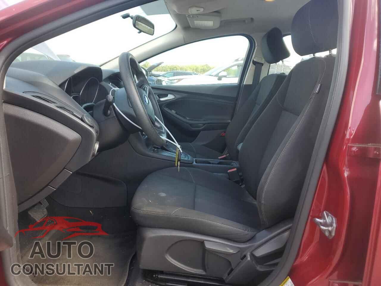 FORD FOCUS 2015 - 1FADP3F28FL200757