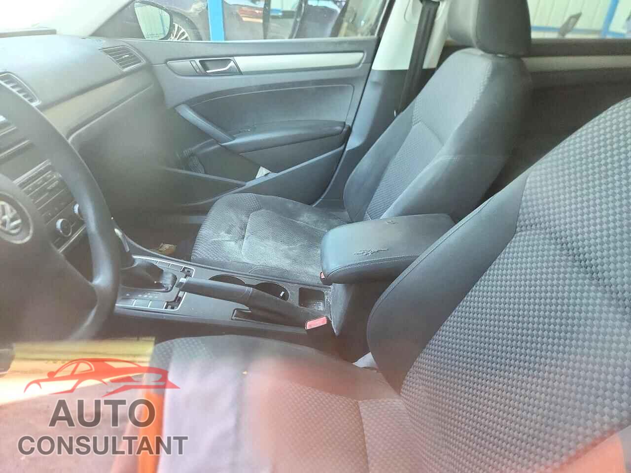 VOLKSWAGEN PASSAT 2012 - 1VWAP7A32CC008683
