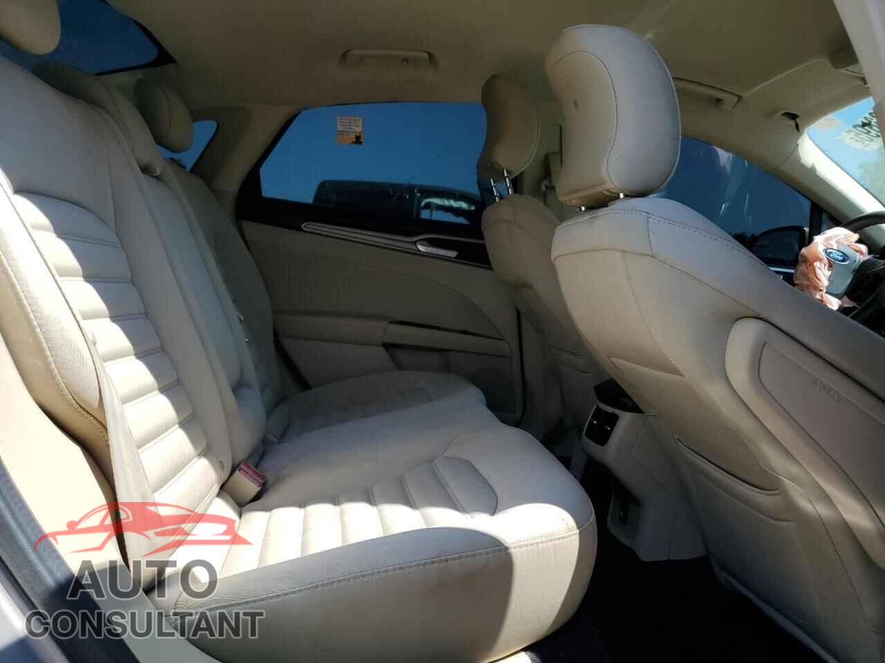 FORD FUSION 2015 - 3FA6P0LU2FR282970