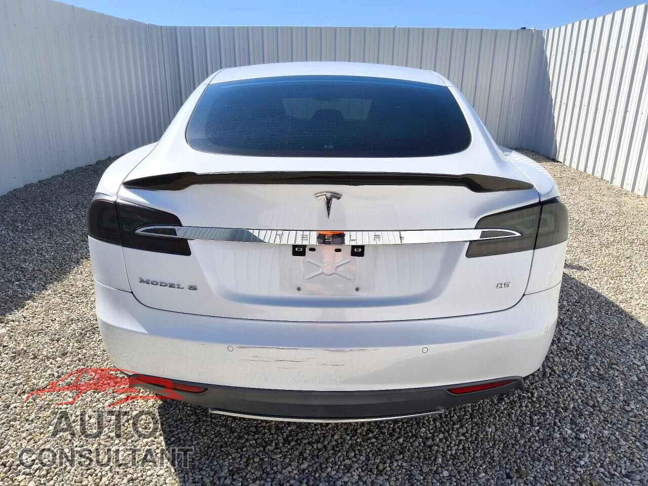 TESLA MODEL S 2015 - 5YJSA1H18FFP68876