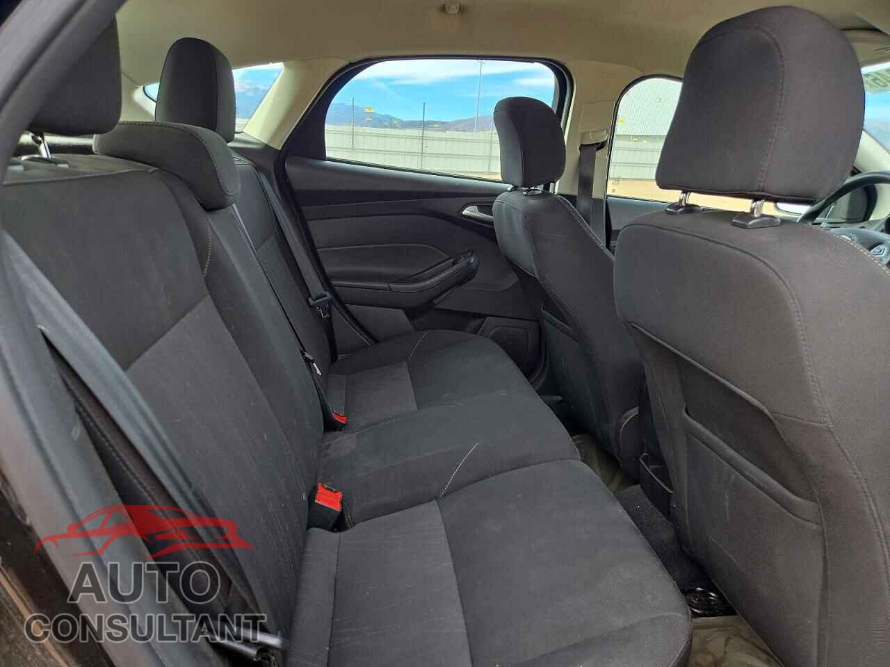 FORD FOCUS 2015 - 1FADP3K25FL293873