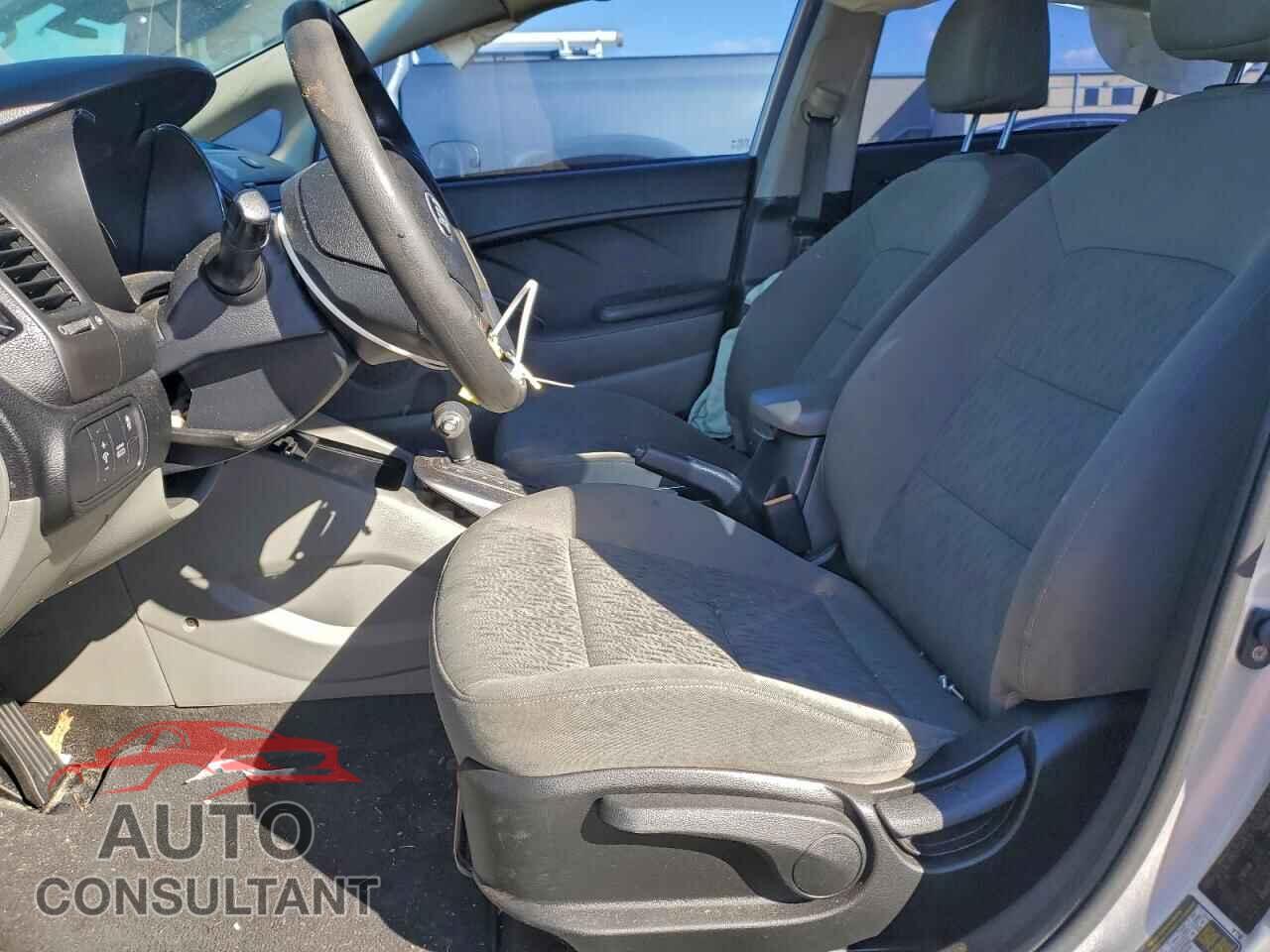 KIA FORTE 2015 - KNAFK4A60F5401801
