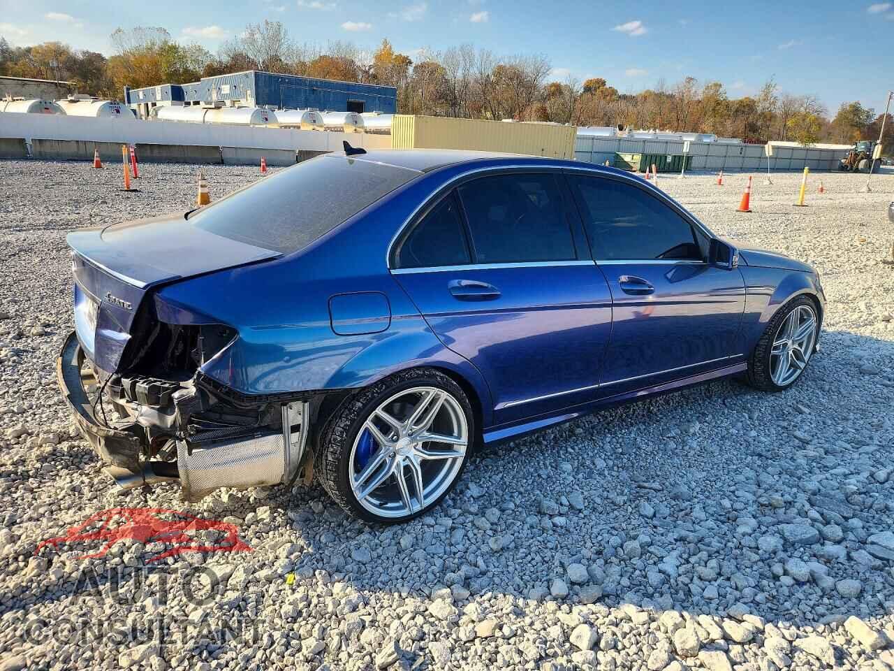 MERCEDES-BENZ C-CLASS 2012 - WDDGF8BB2CA712816