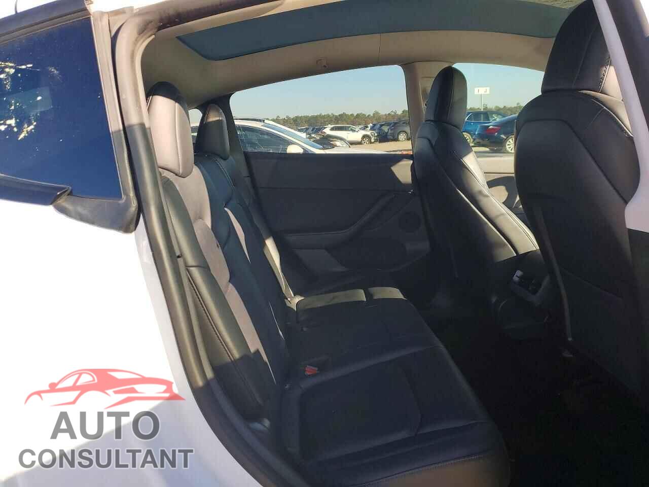 TESLA MODEL Y 2021 - 5YJYGDEE5MF065816
