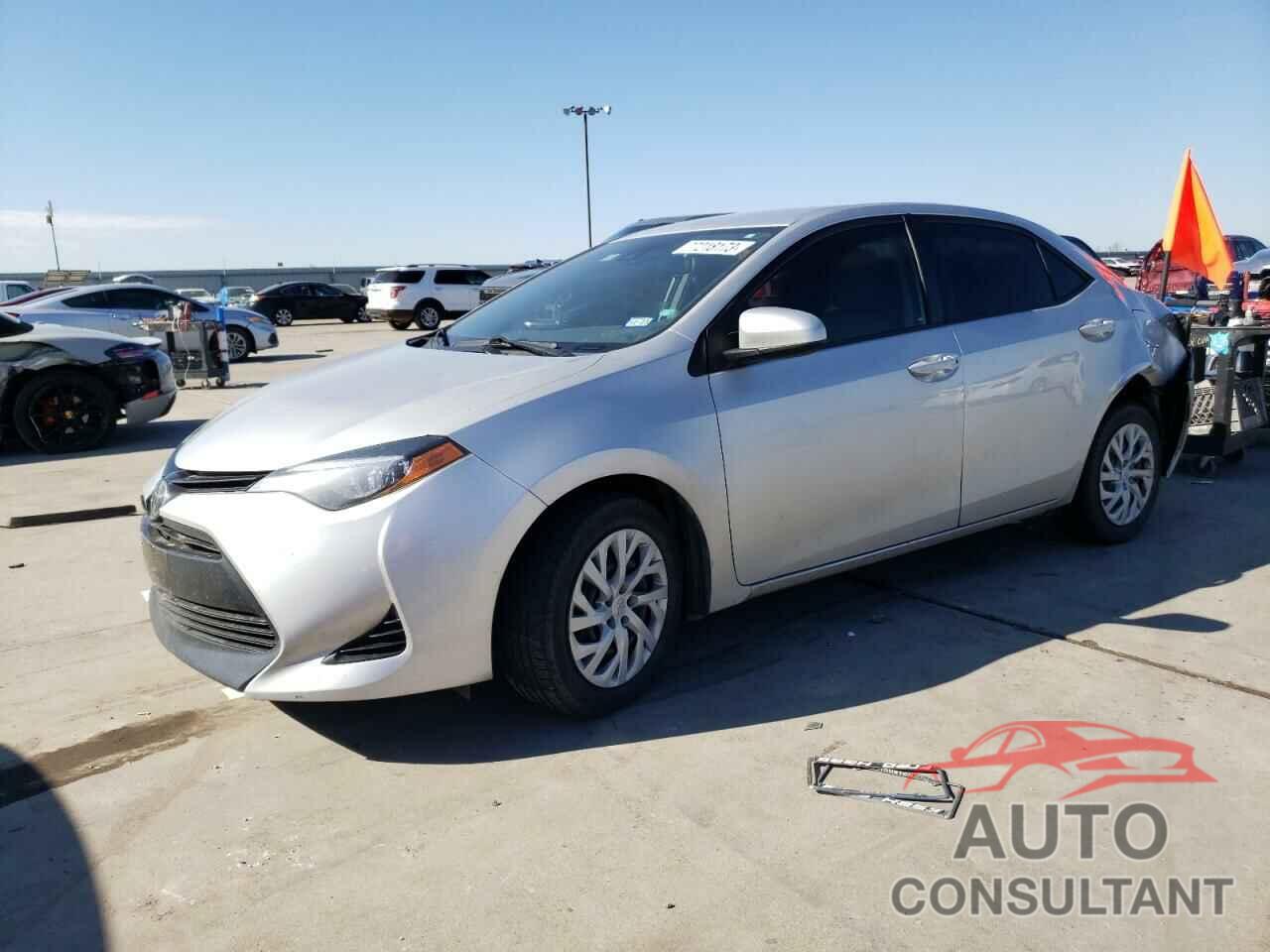 TOYOTA COROLLA 2018 - 5YFBURHE2JP773139