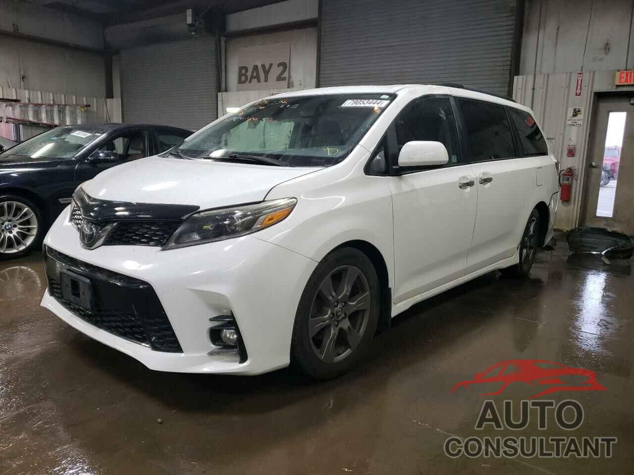 TOYOTA SIENNA 2018 - 5TDXZ3DC6JS911779