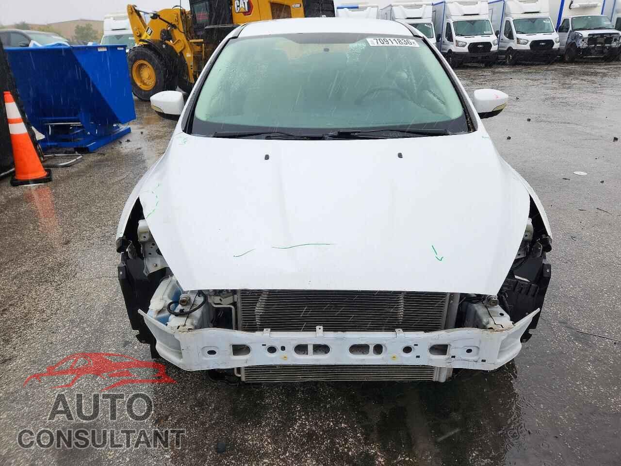 FORD FOCUS 2017 - 1FADP3K27HL208244