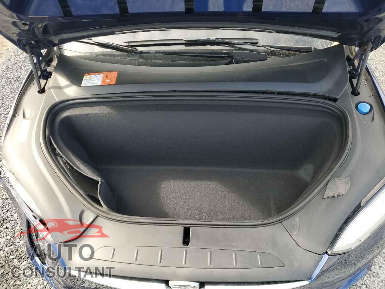 TESLA MODEL X 2017 - 5YJXCBE21HF040175