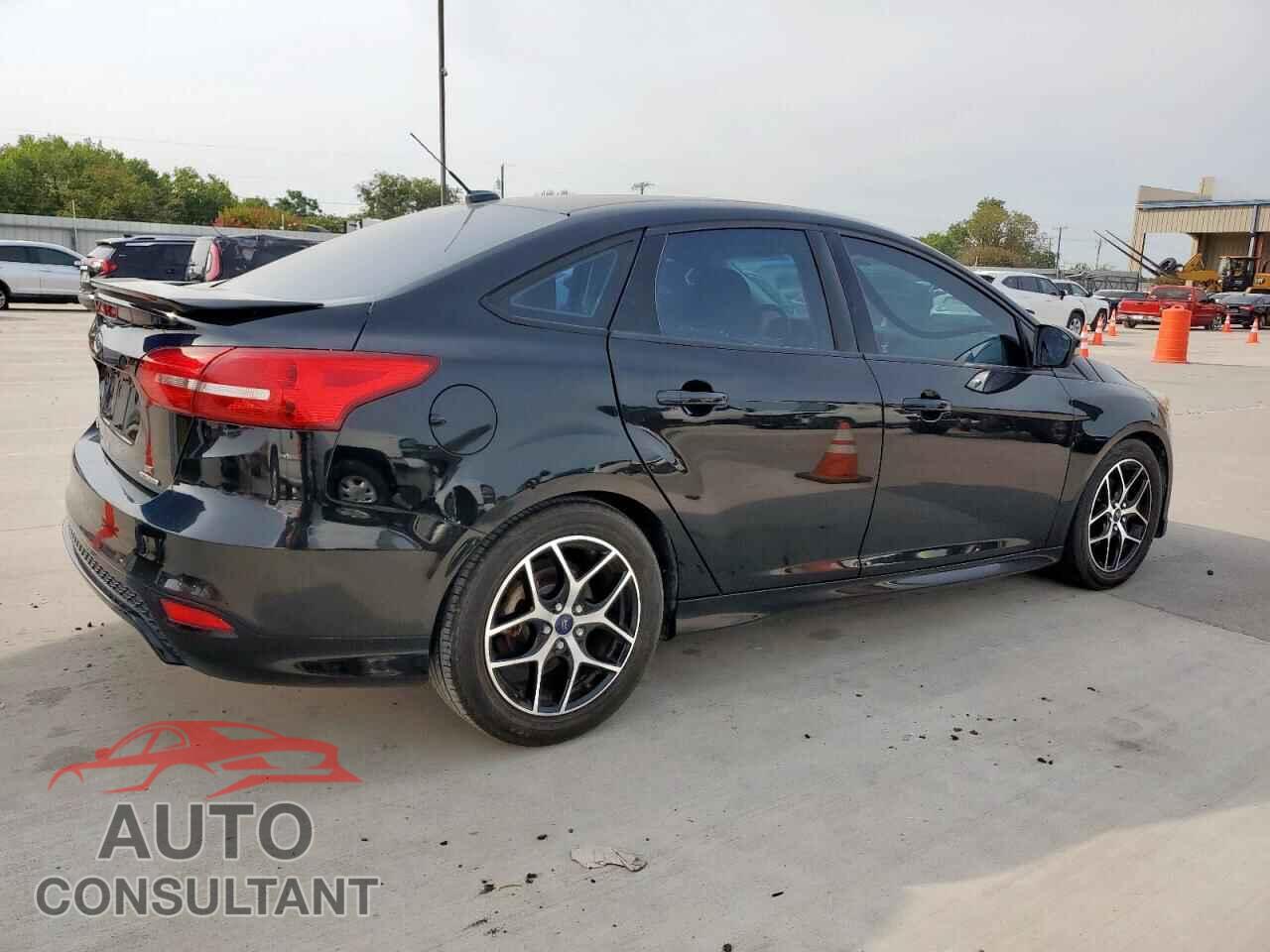 FORD FOCUS 2015 - 1FADP3F27FL218974