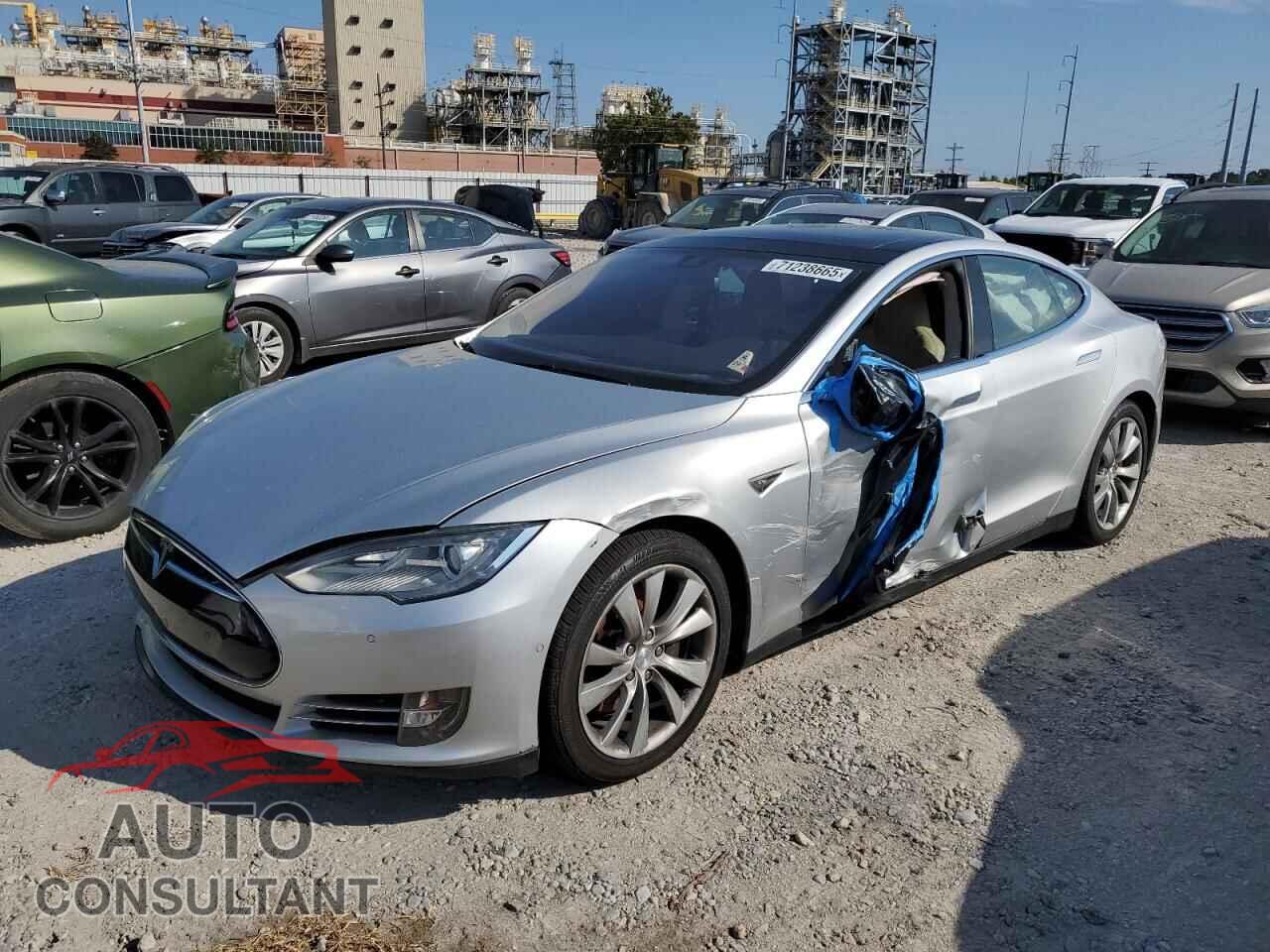 TESLA MODEL S 2015 - 5YJSA1H28FF082992