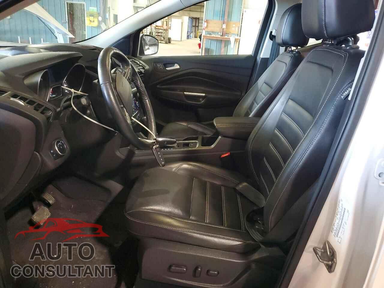 FORD ESCAPE 2017 - 1FMCU9J92HUB74963