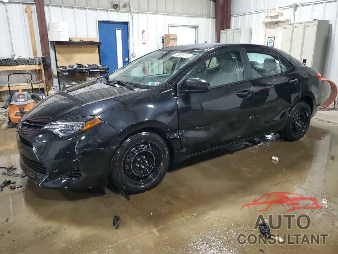 TOYOTA COROLLA 2018 - 2T1BURHE8JC024555
