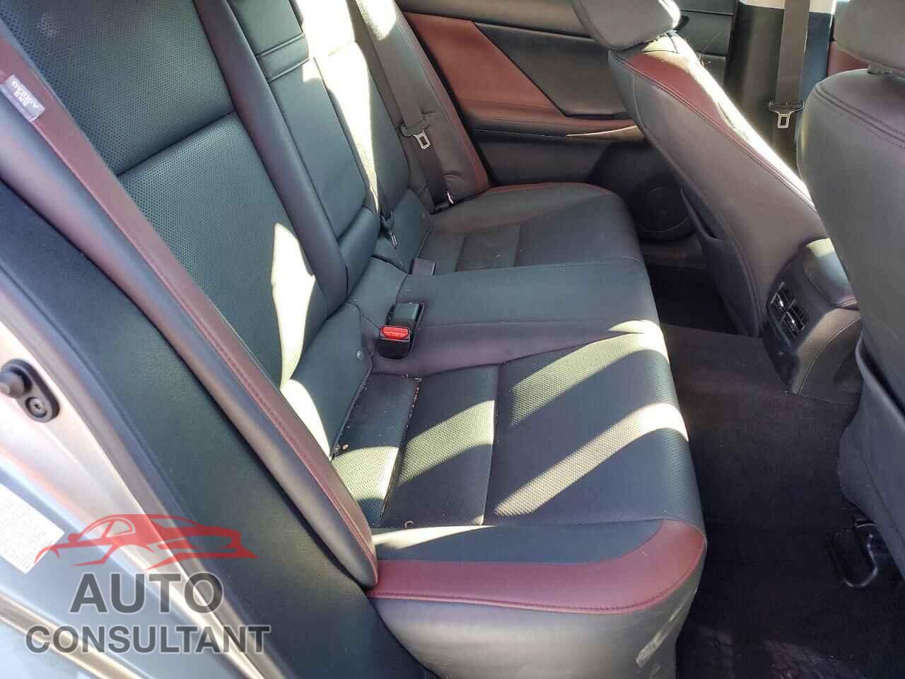 LEXUS IS 2018 - JTHBA1D20J5076151