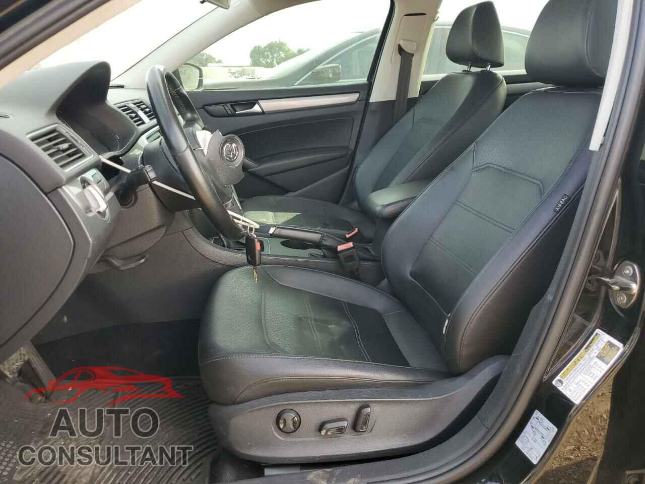 VOLKSWAGEN PASSAT 2014 - 1VWAP7A36EC002100