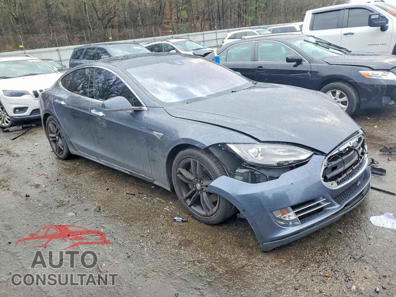 TESLA MODEL S 2015 - 5YJSA1E21FF112323
