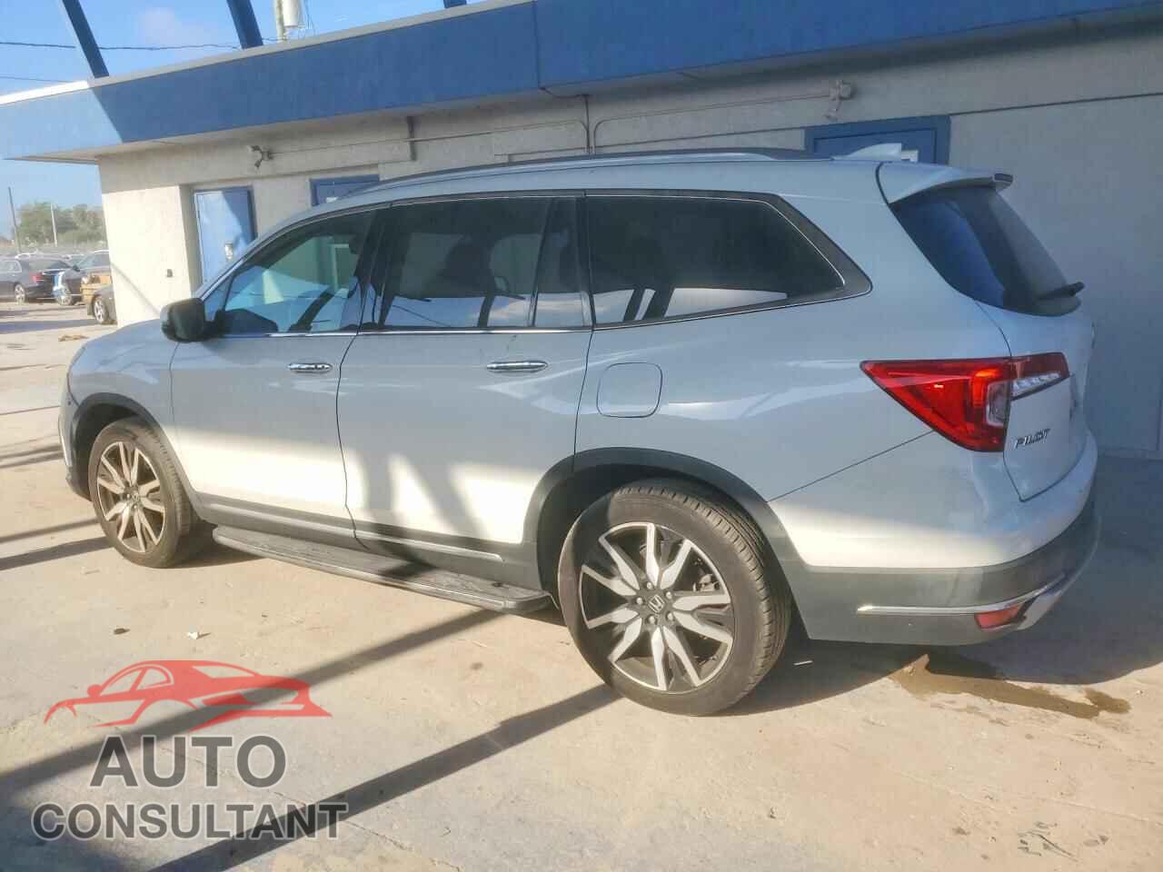 HONDA PILOT 2021 - 5FNYF5H60MB016973