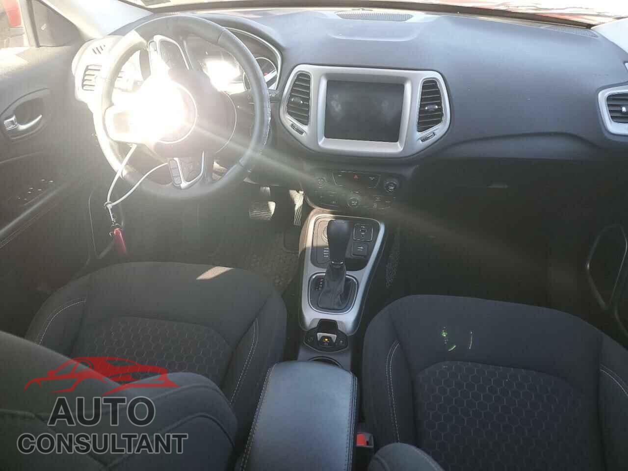 JEEP COMPASS 2020 - 3C4NJDAB4LT174543