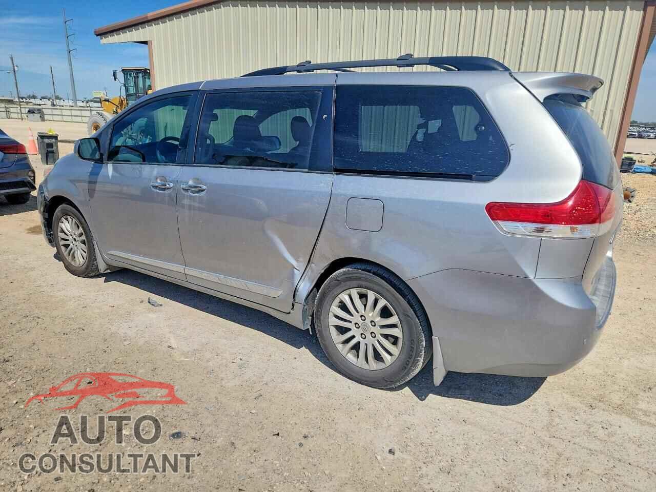 TOYOTA SIENNA 2013 - 5TDYK3DC8DS334816