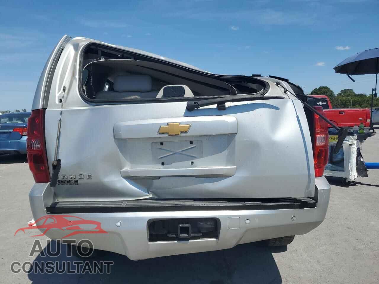 CHEVROLET TAHOE 2013 - 1GNSCBE02DR305741
