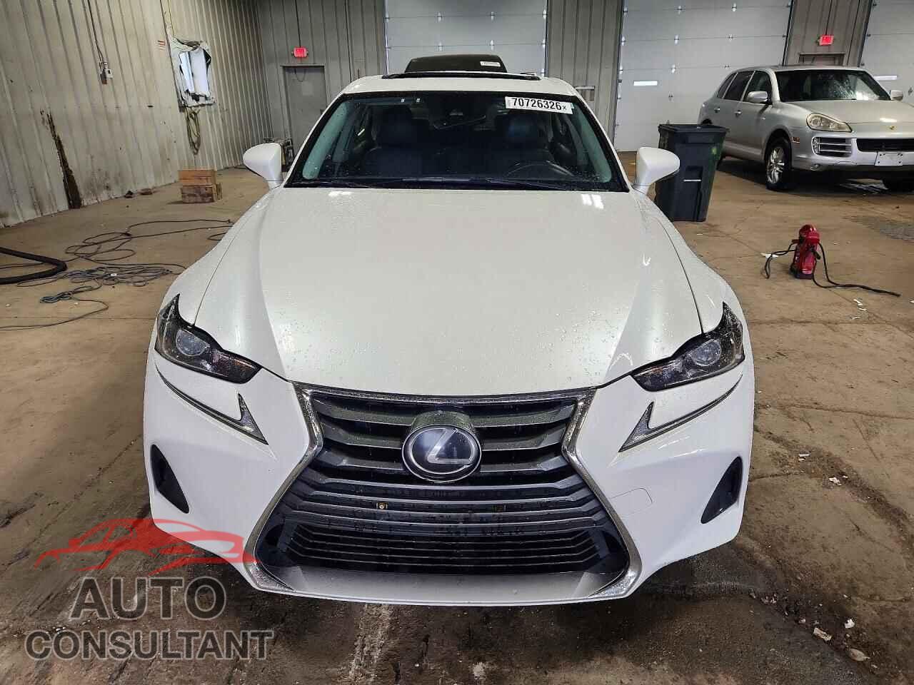 LEXUS IS 2018 - JTHC81D20J5026009
