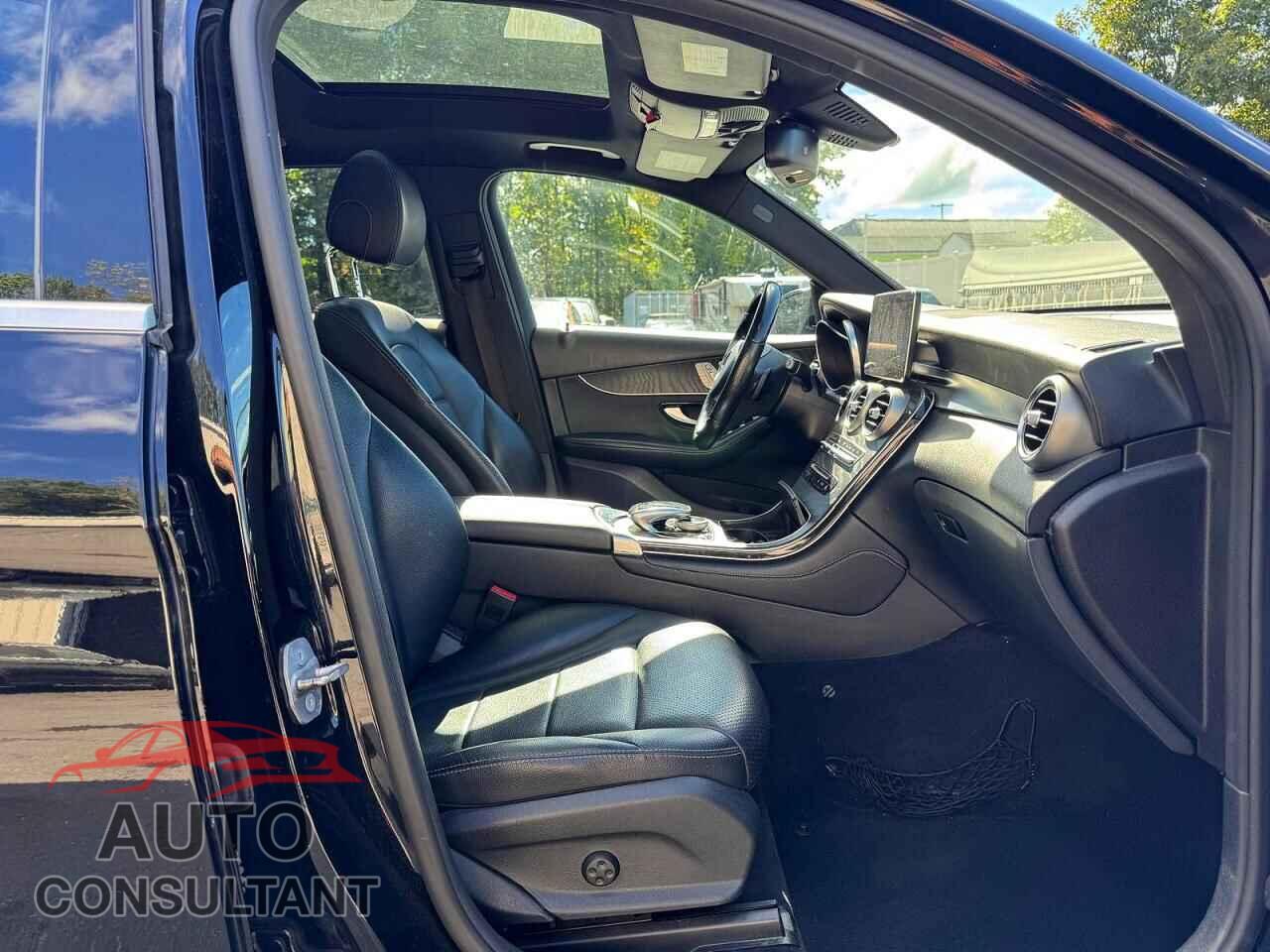 MERCEDES-BENZ GLC-CLASS 2018 - WDC0G4KB9JV051237