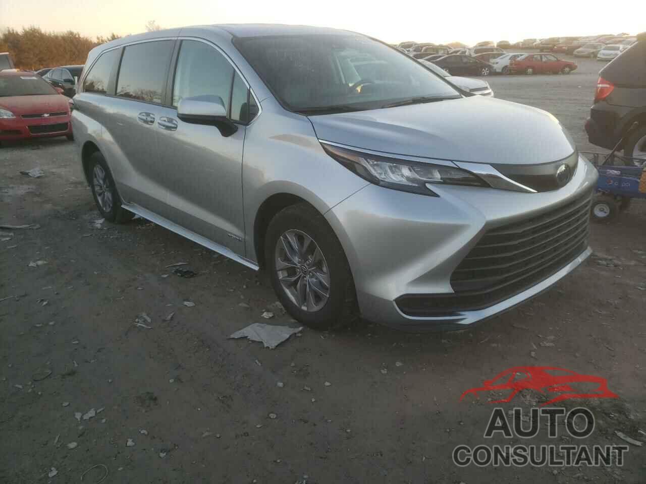 TOYOTA SIENNA 2021 - 5TDKRKEC7MS046778