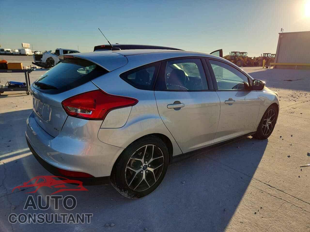 FORD FOCUS 2017 - 1FADP3M27HL276542