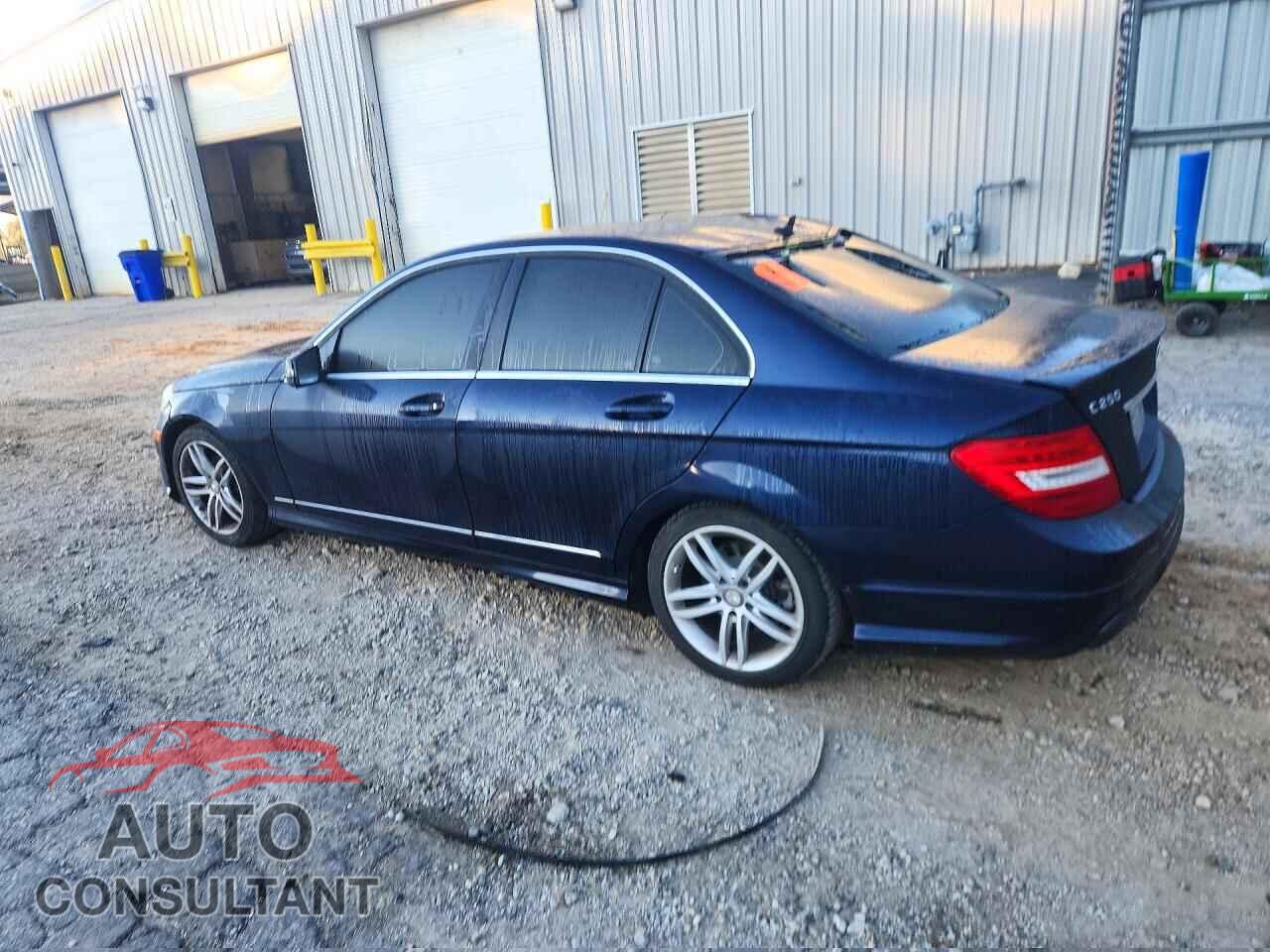 MERCEDES-BENZ C-CLASS 2014 - WDDGF4HB5EG211595