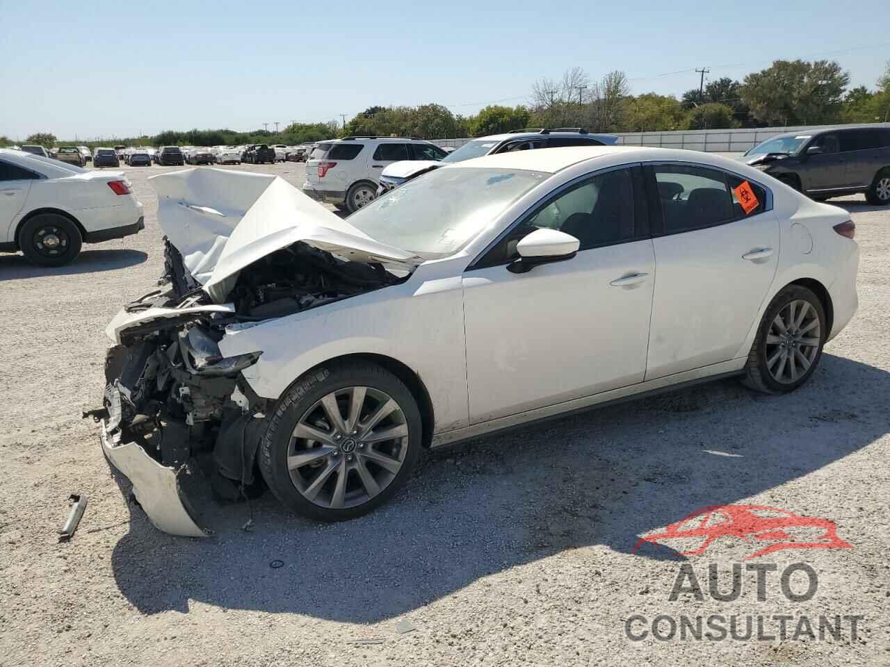 MAZDA 3 2021 - JM1BPABLXM1330844