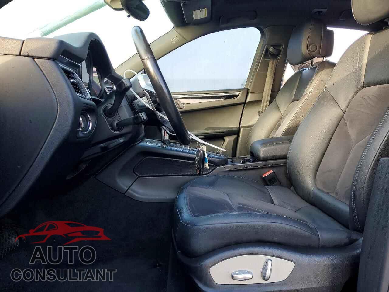 PORSCHE MACAN 2017 - WP1AA2A57HLB00371