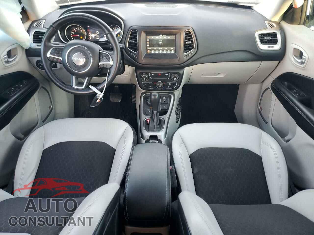 JEEP COMPASS 2018 - 3C4NJDBB3JT376107