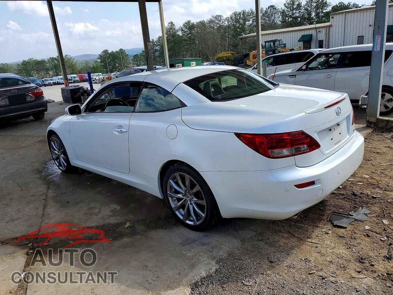 LEXUS IS 2015 - JTHFF2C20F2532619