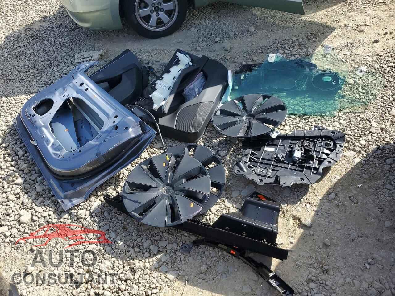 TESLA MODEL 3 2025 - 5YJ3E1EA8SF952187