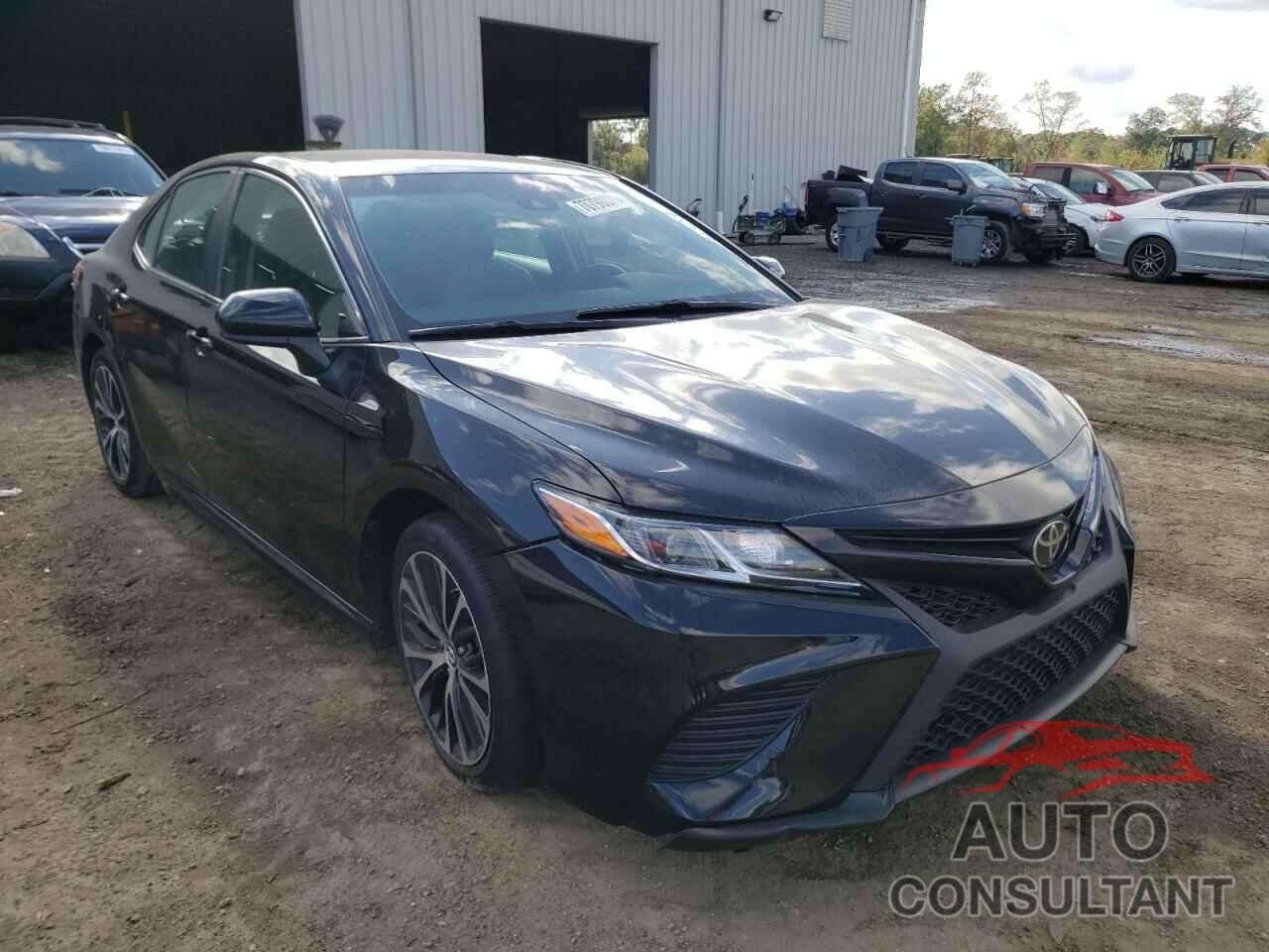 TOYOTA CAMRY 2018 - 4T1B11HK2JU561789