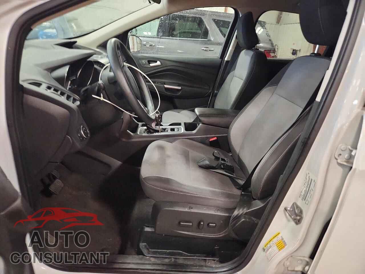 FORD ESCAPE 2018 - 1FMCU0GDXJUA96302