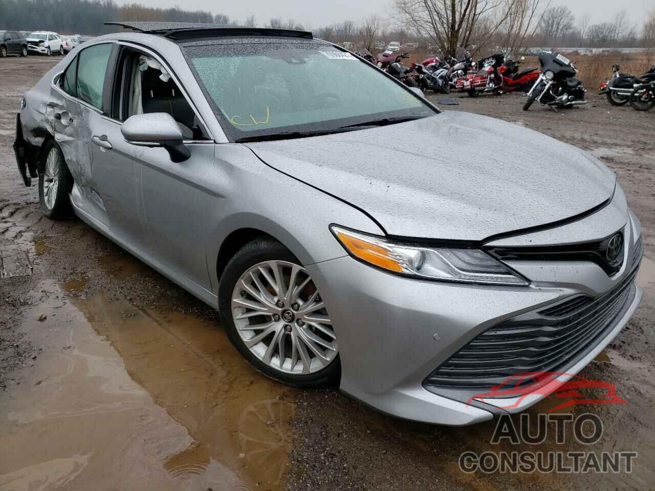 TOYOTA CAMRY 2018 - 4T1B11HK6JU046682