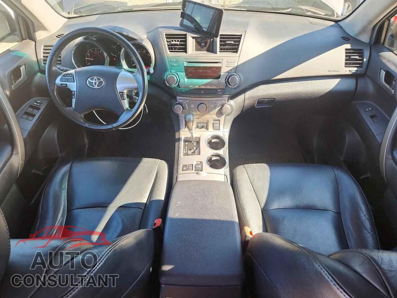 TOYOTA HIGHLANDER 2012 - 5TDBK3EH5CS105041