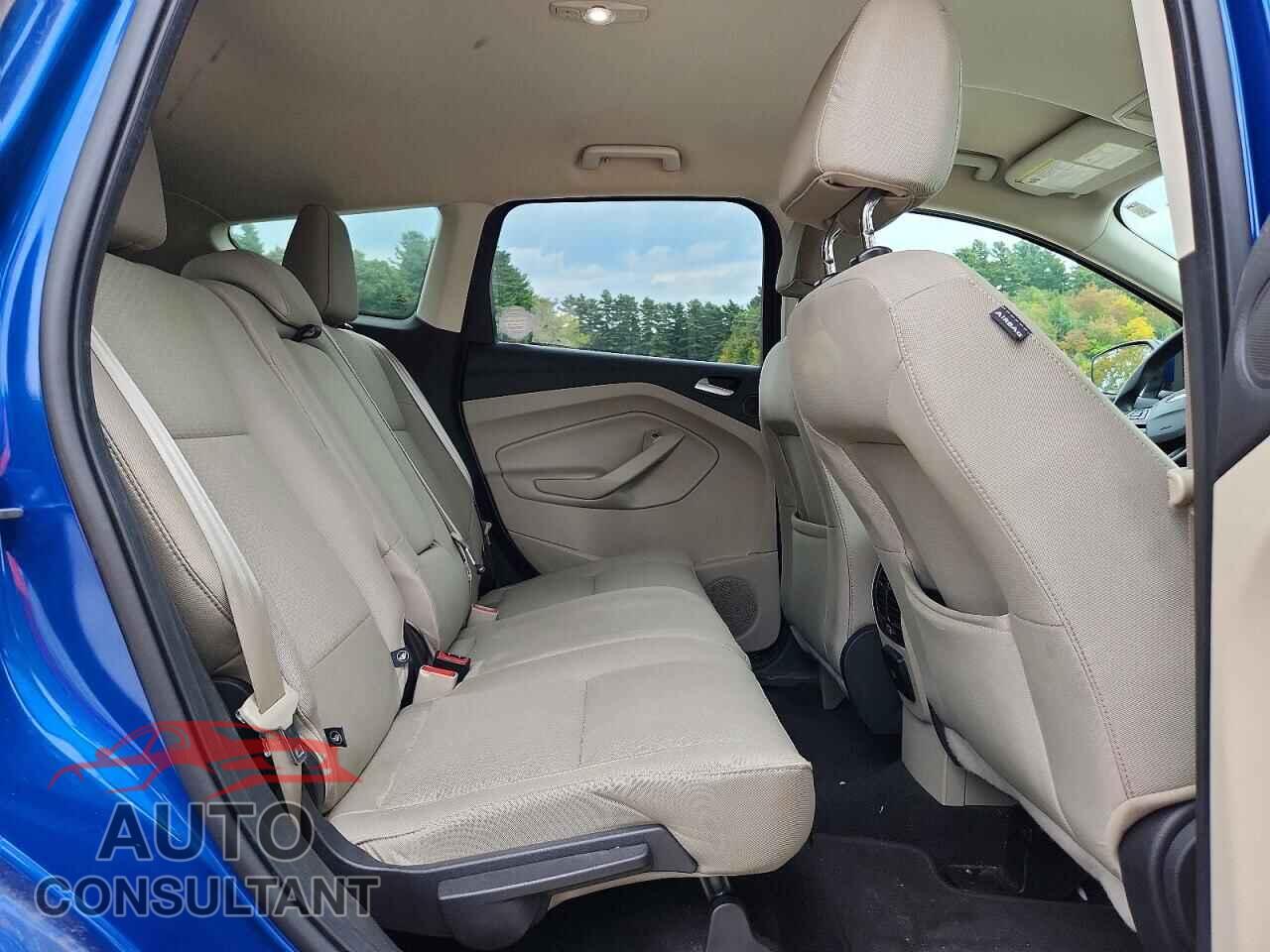 FORD ESCAPE 2017 - 1FMCU9G90HUC98267