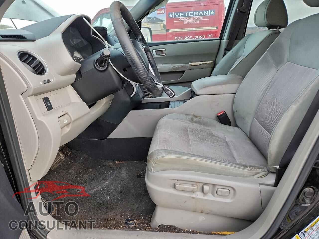 HONDA PILOT 2011 - 5FNYF4H49BB044101