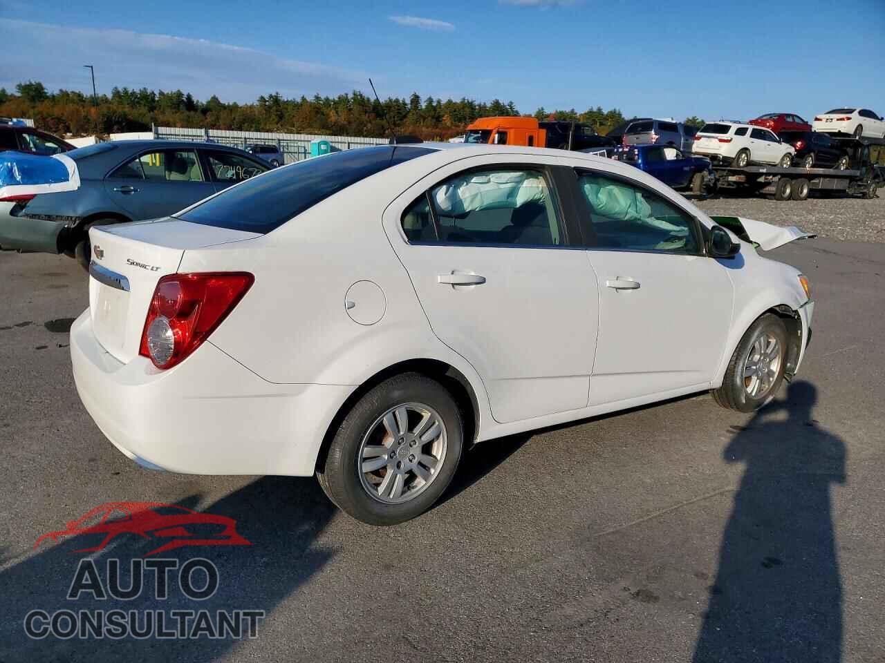CHEVROLET SONIC 2015 - 1G1JD5SH7F4158564