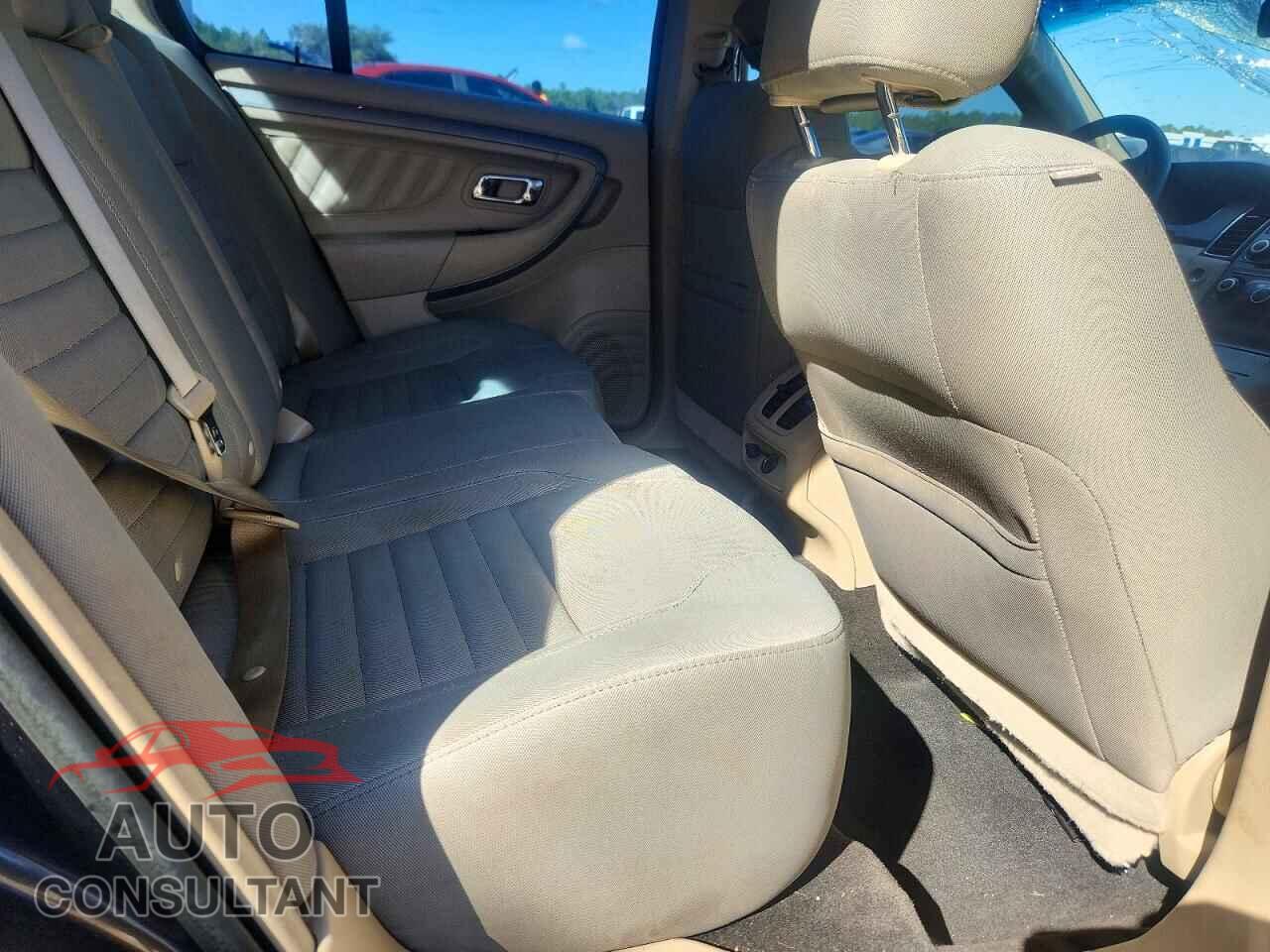 FORD TAURUS 2018 - 1FAHP2D89JG126074