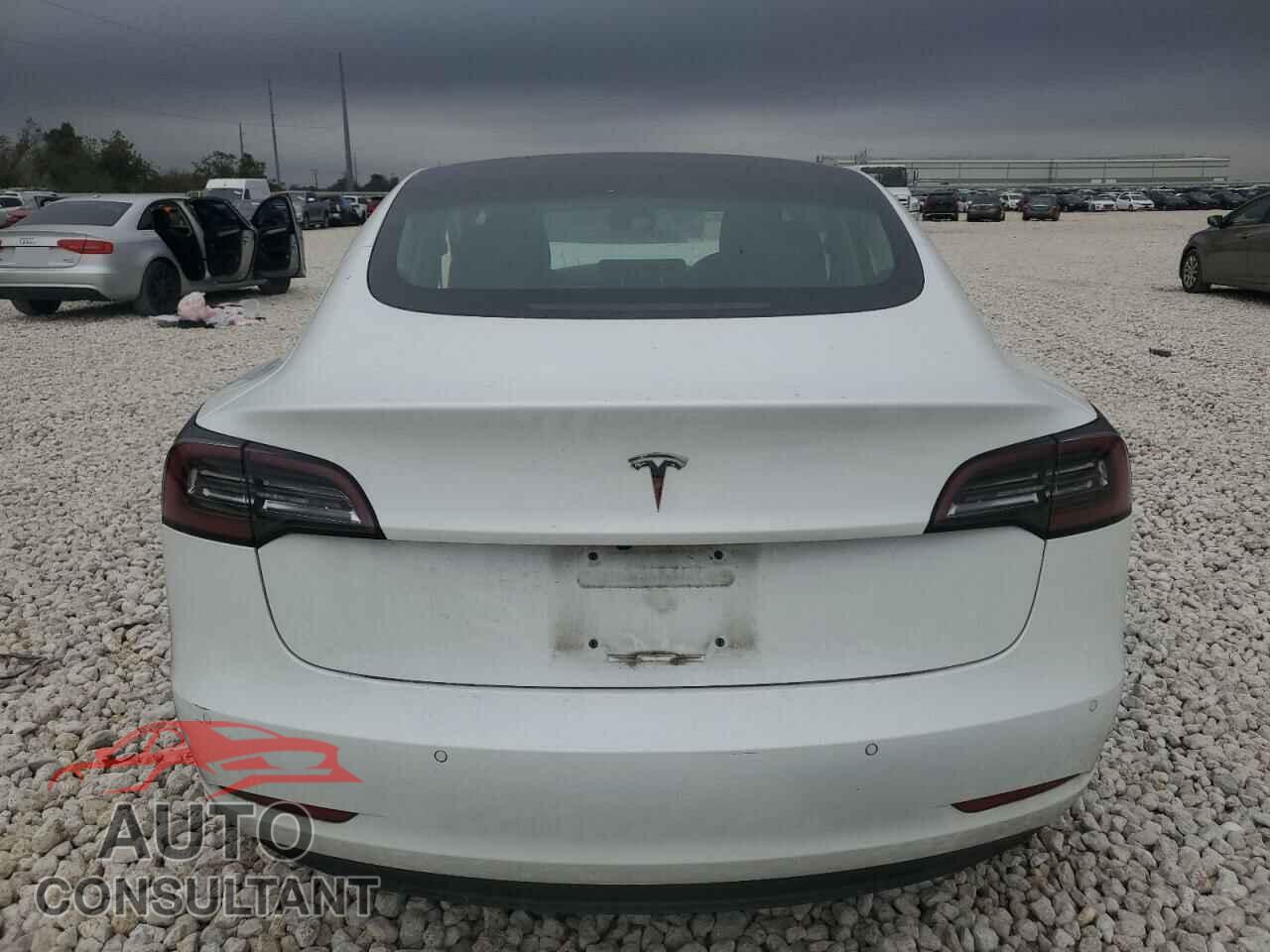 TESLA MODEL 3 2018 - 5YJ3E1EA8JF118533