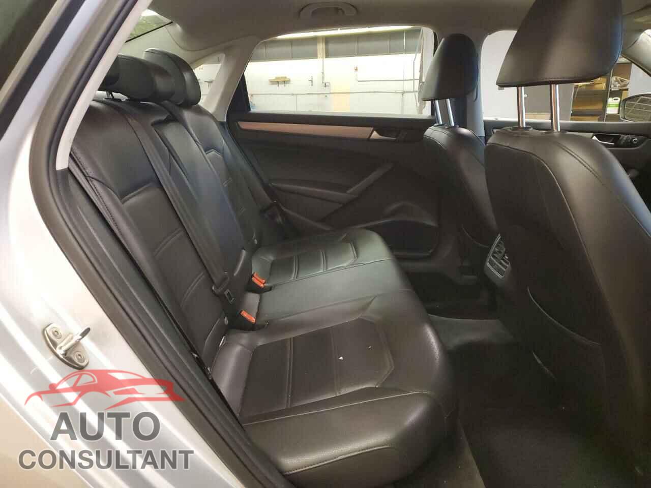 VOLKSWAGEN PASSAT 2015 - 1VWBV7A39FC074534