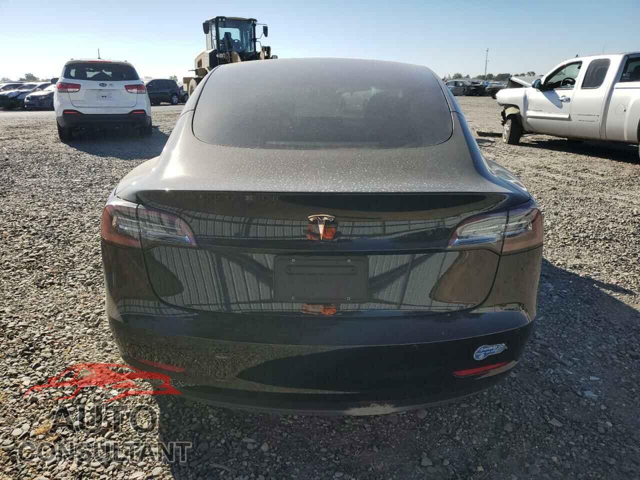 TESLA MODEL 3 2021 - 5YJ3E1EA5MF048364
