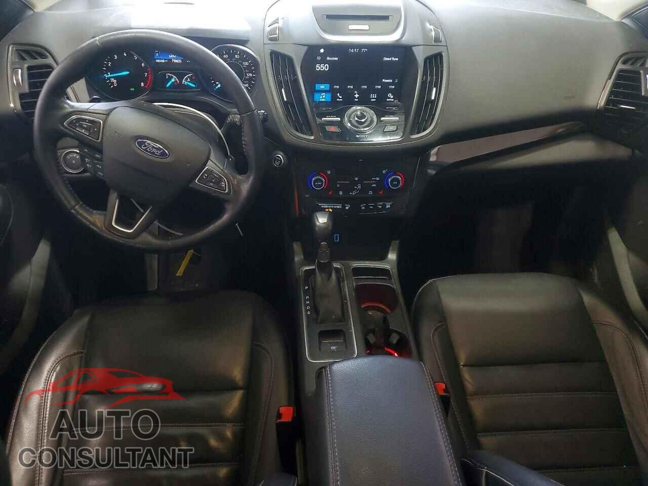 FORD ESCAPE 2017 - 1FMCU9J97HUC38155