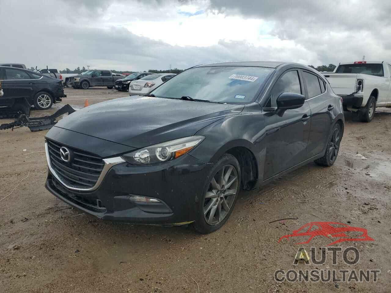 MAZDA 3 2018 - 3MZBN1L39JM190298
