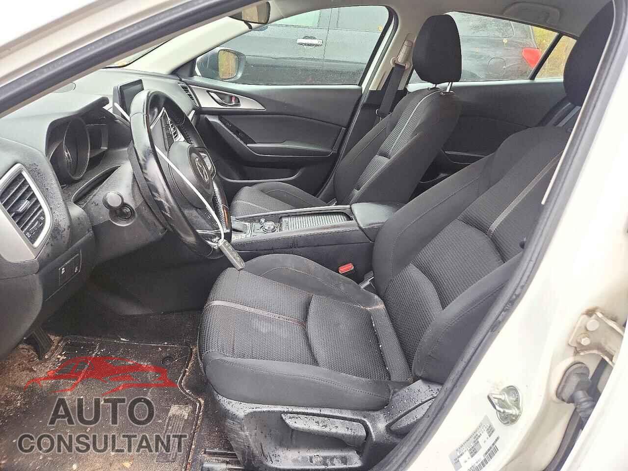 MAZDA 3 2018 - 3MZBN1V76JM275910