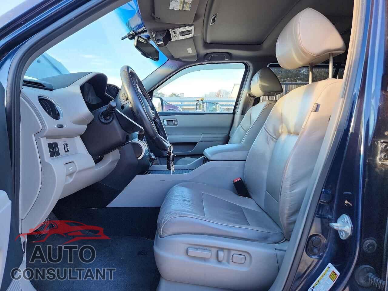 HONDA PILOT 2011 - 5FNYF4H93BB037673