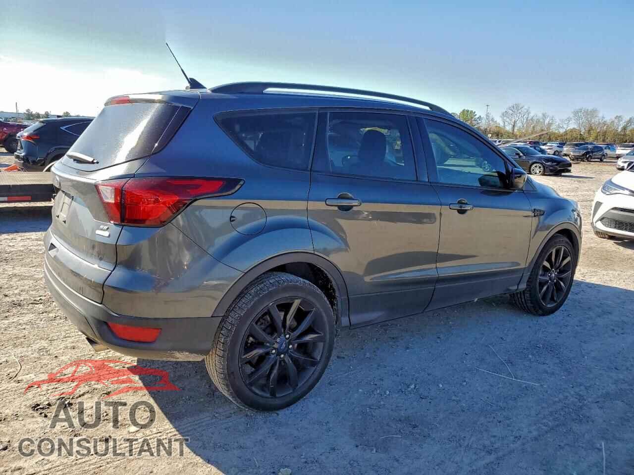 FORD ESCAPE 2019 - 1FMCU0GD8KUB26706