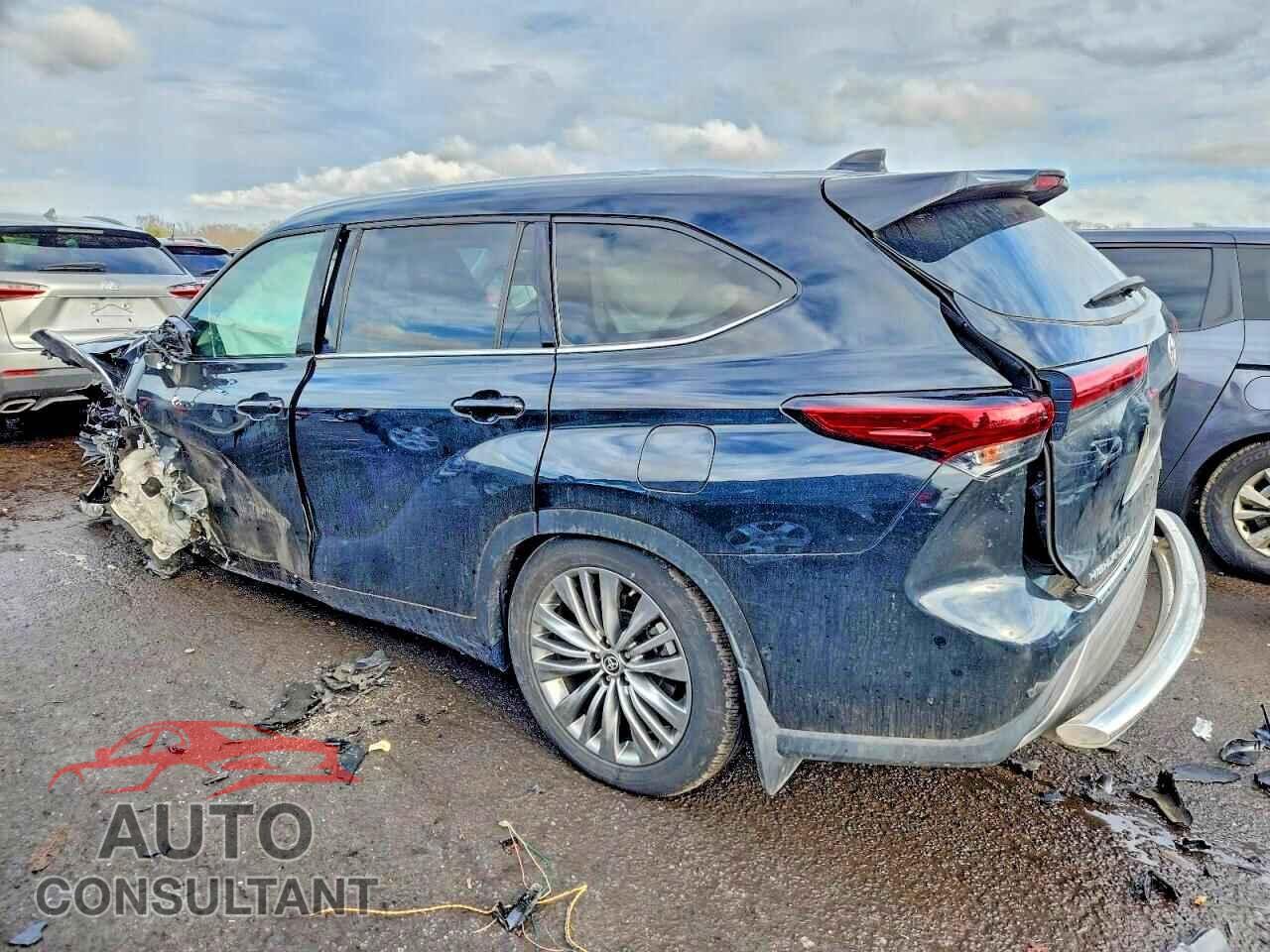 TOYOTA HIGHLANDER 2023 - 5TDEBRCH5PS591908